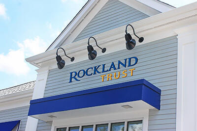 Exterior of Rockland Trust bank near me MA & RI